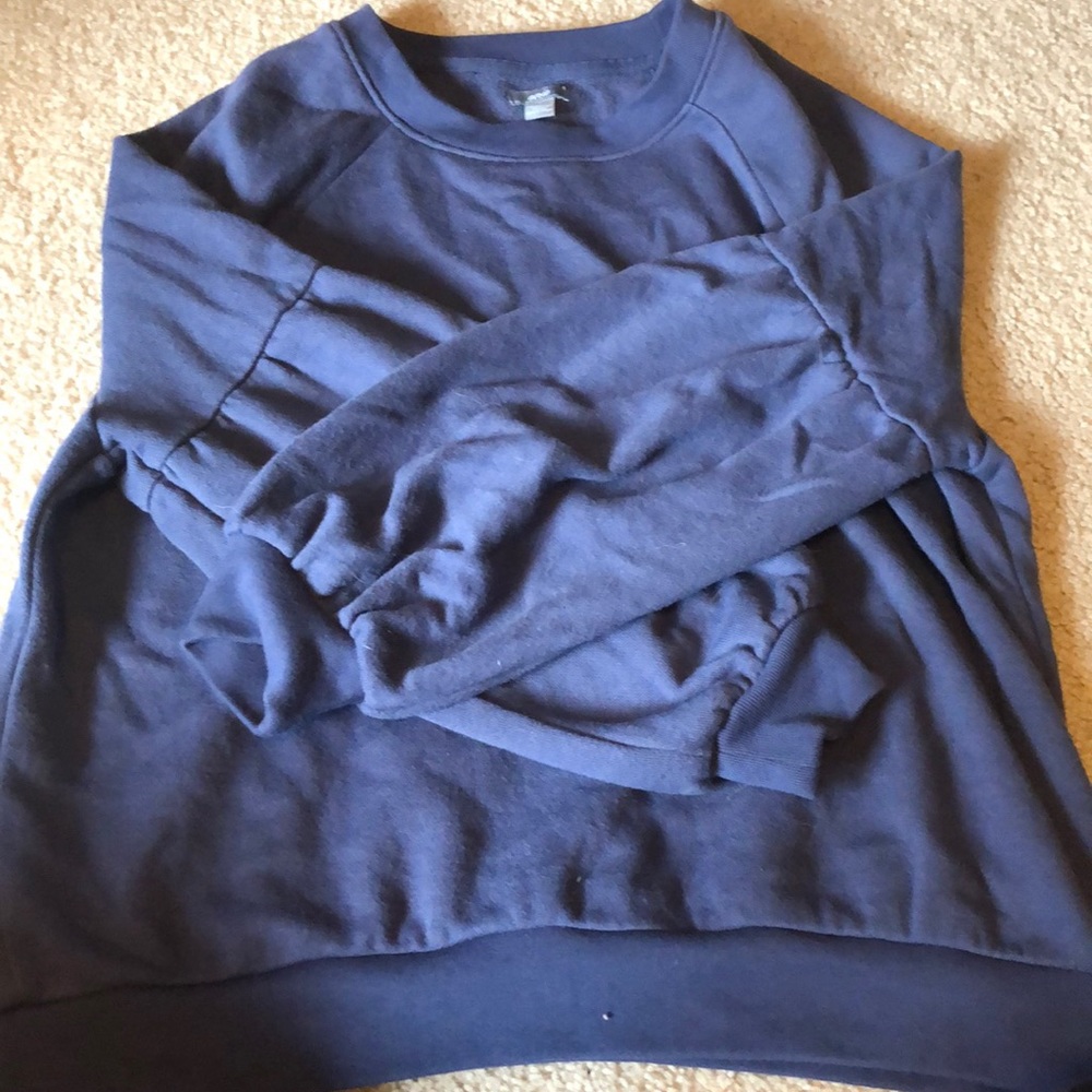 Plain crew neck with poofy sleeves